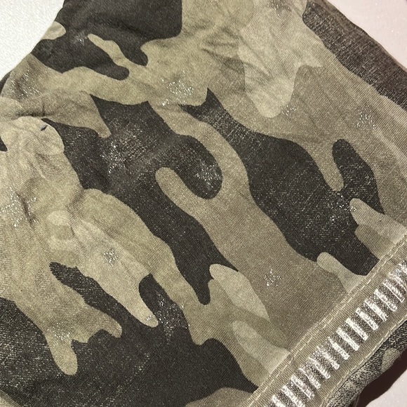 Camouflage Print With Stars Crinkle Jogger - Picture 6 of 6